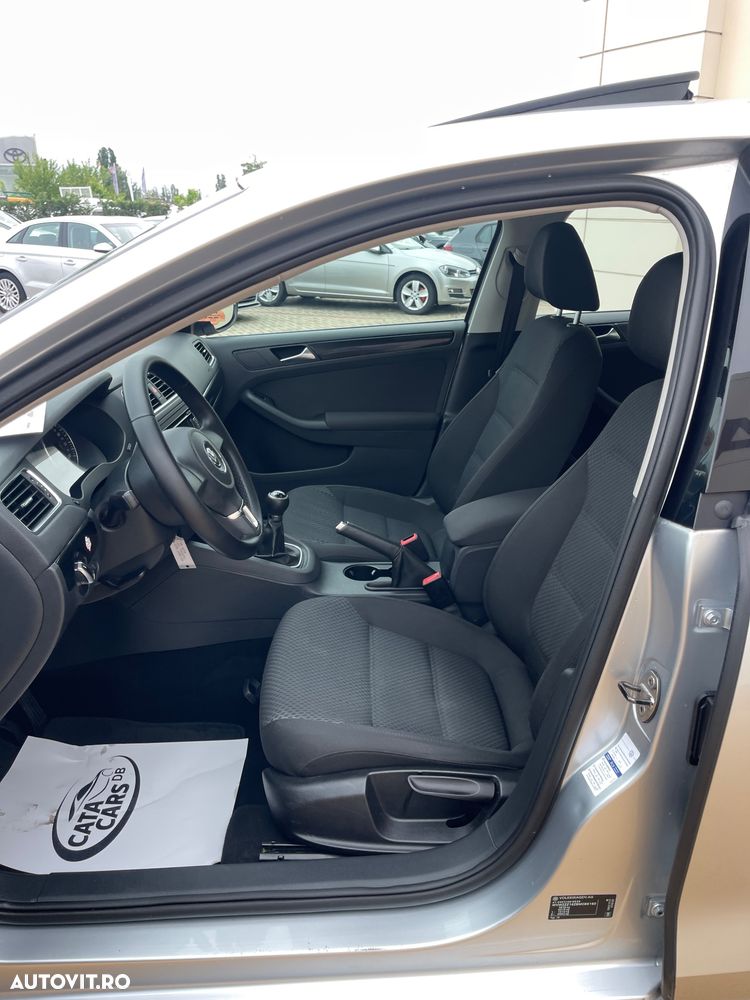 Volkswagen Jetta 1.6 TDI Blue Motion Technology Life - 29