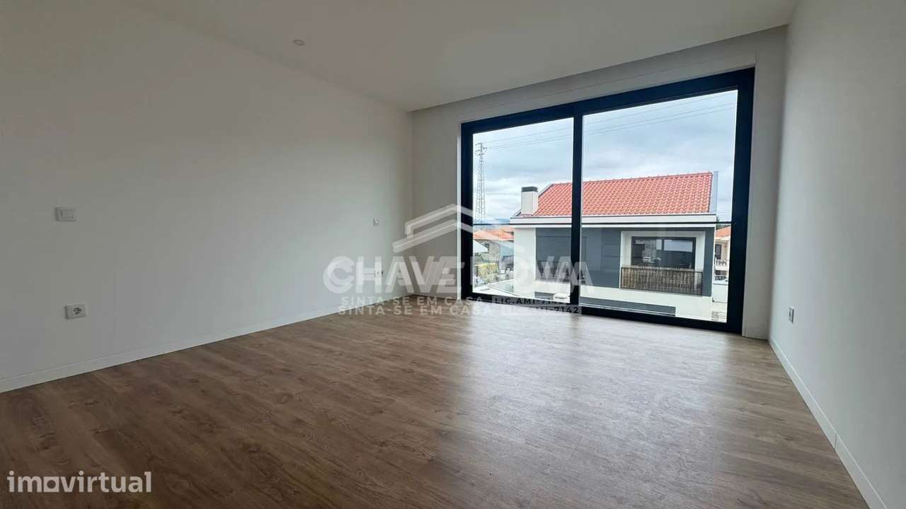 Moradia Geminada T3 Nova - Serzedo, Vila Nova de Gaia - Grande imagem: 3/19