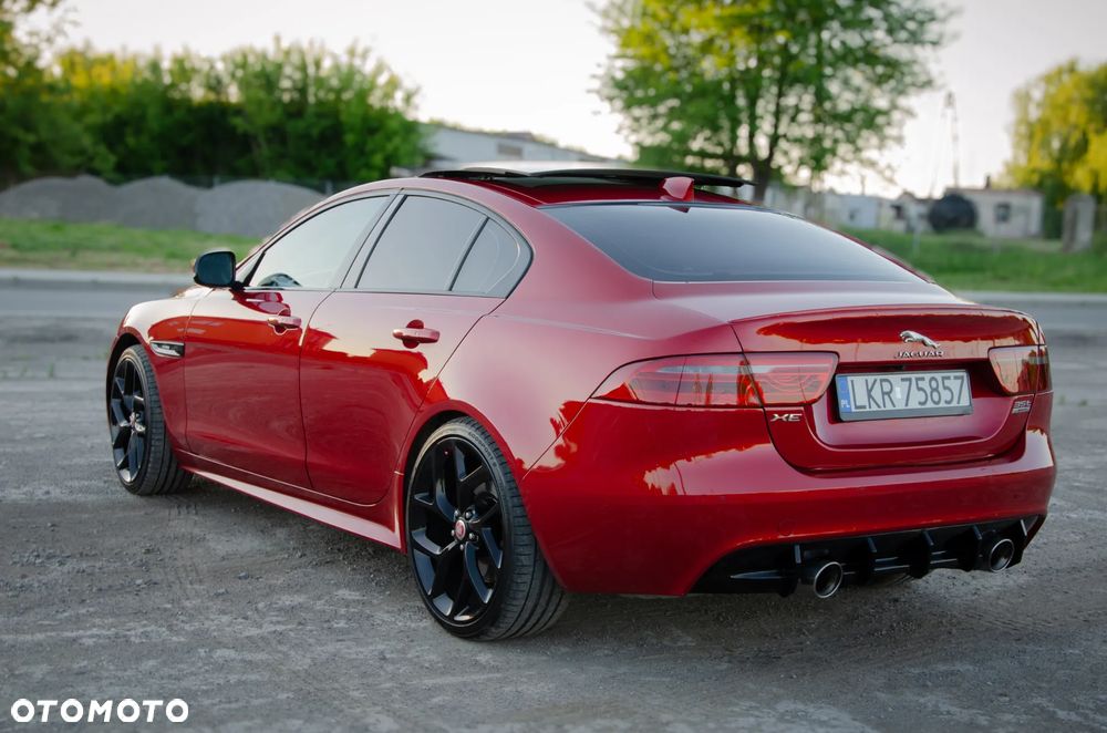 Jaguar XE - 4