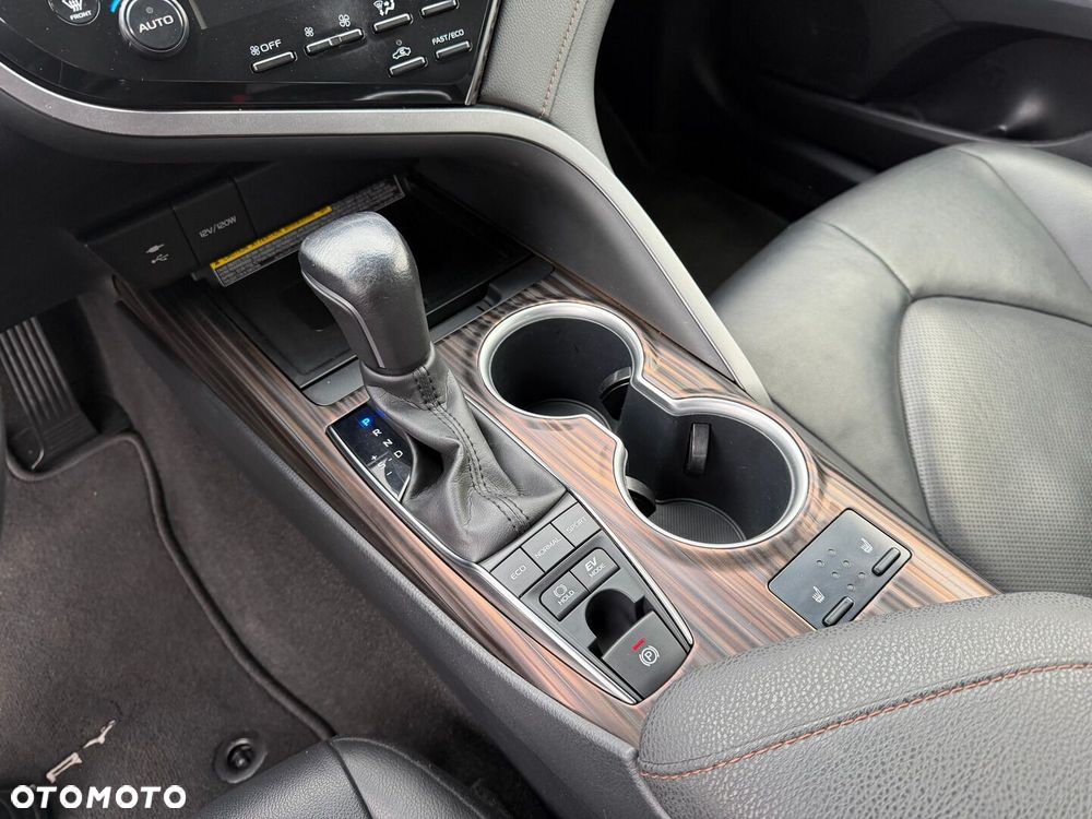 Toyota Camry 2.5 Hybrid Executive CVT - 16