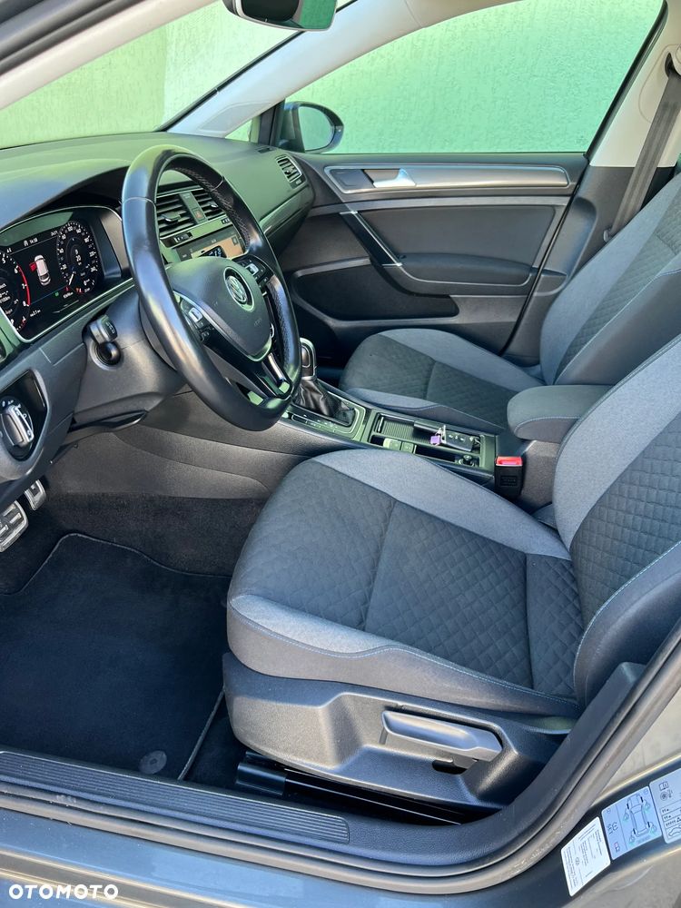 Volkswagen Golf - 10