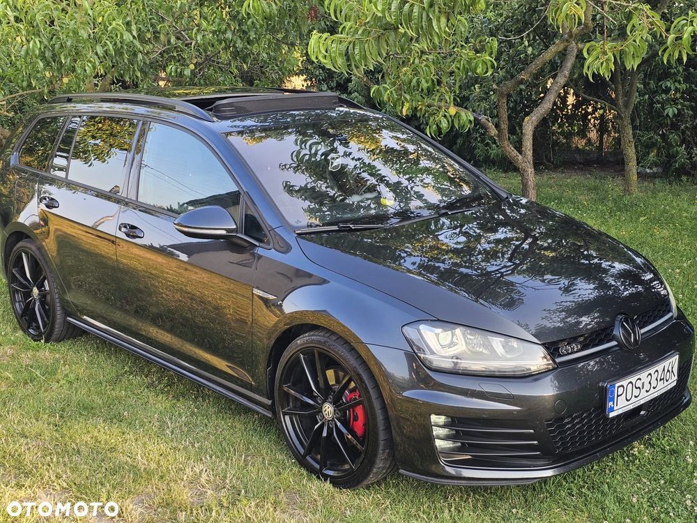 Volkswagen Golf - 1