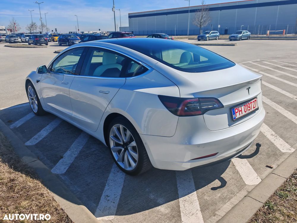 Tesla Model 3 - 7