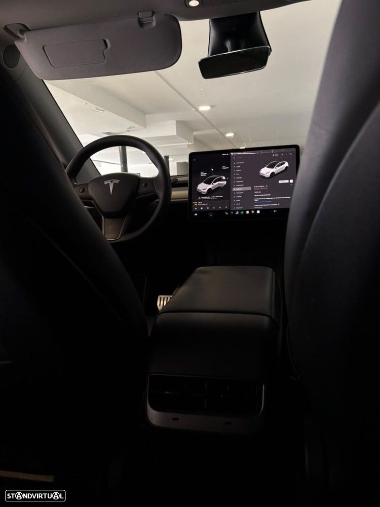 Tesla Model Y Performance Dual Motor AWD - 14
