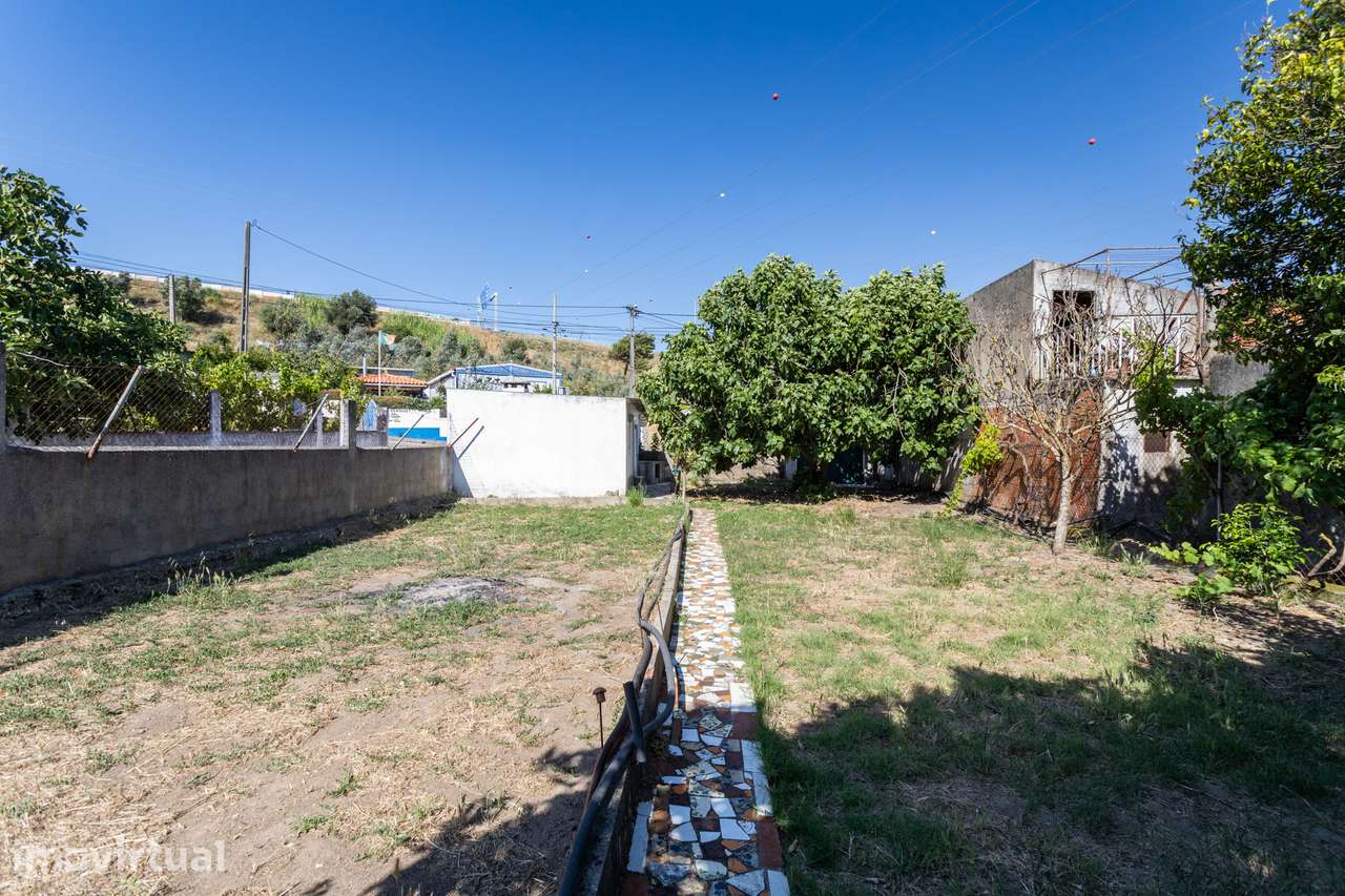 Terreno Urbano com Ótima Localização e Potencial para Construir a Mora - Grande imagem: 2/18