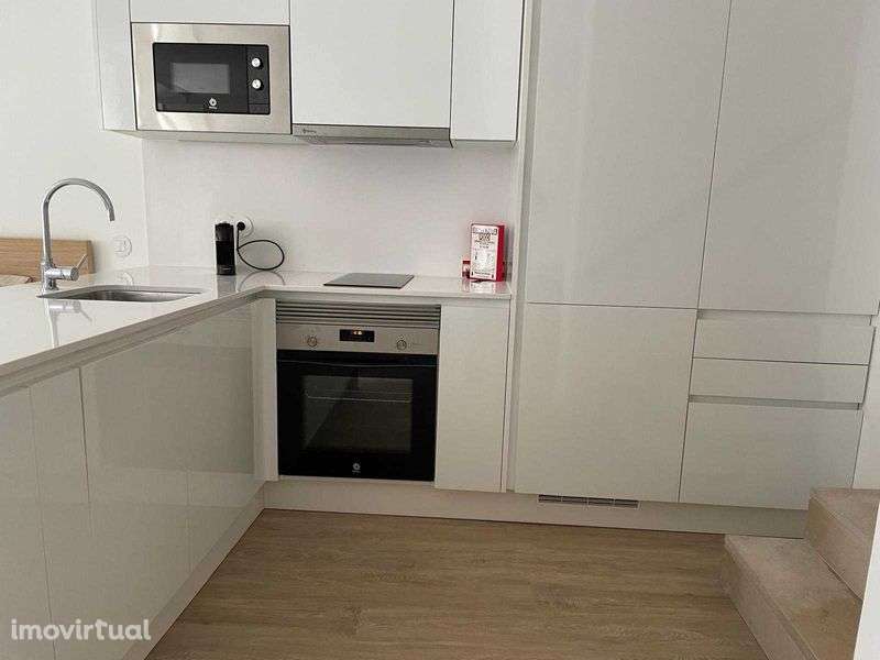 Estúdio com pátio privado no centro de Coimbra - Grande imagem: 4/8