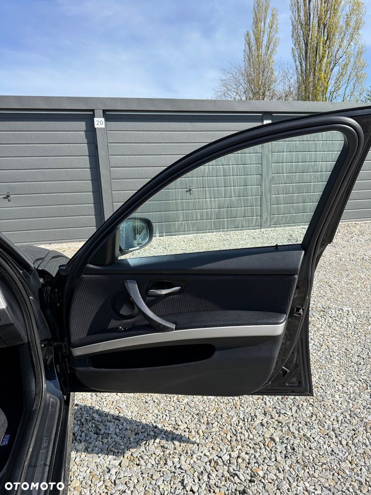 BMW Seria 3 320d DPF - 22