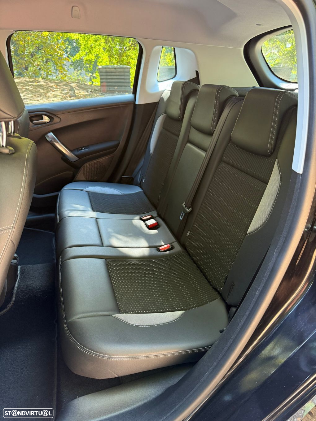 Peugeot 2008 1.2 PureTech Allure - 24