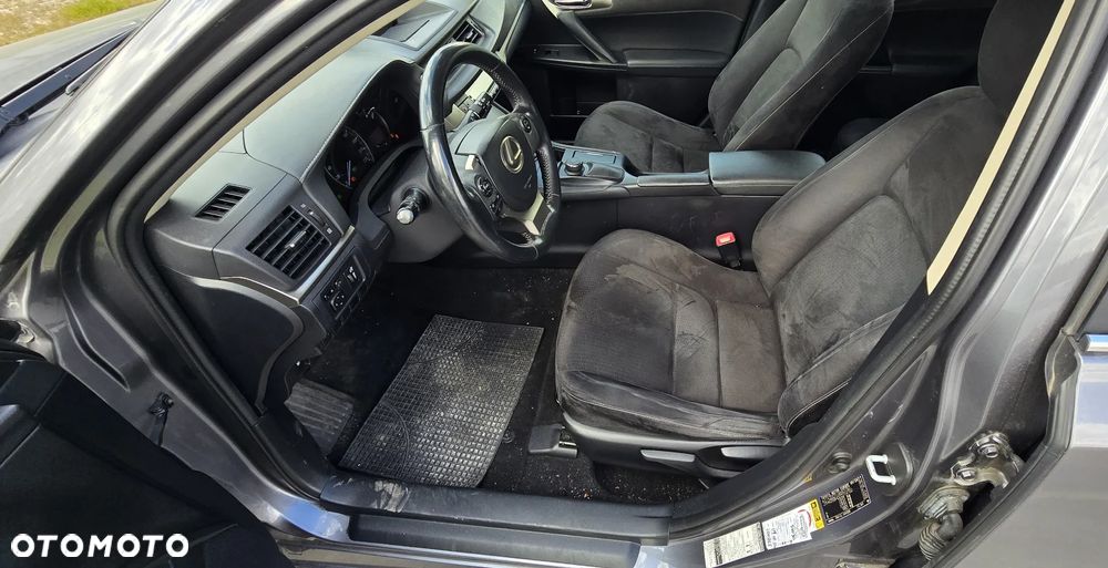 Lexus CT - 16