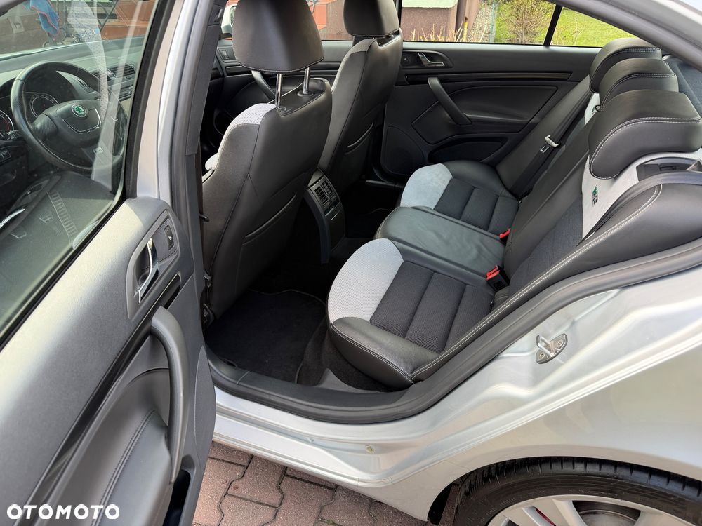 Skoda Octavia 2.0 TSI RS - 21