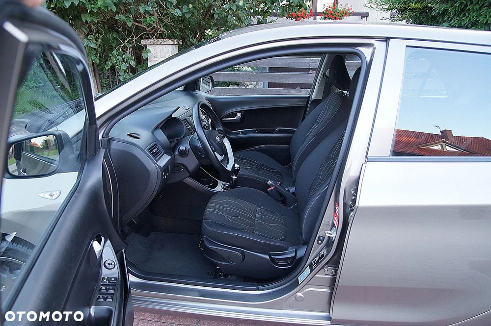 Kia Picanto 1.0 Dream Team Edition - 17