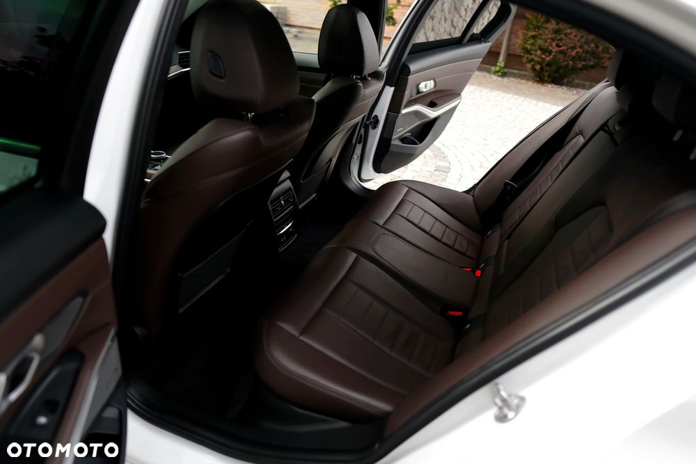 BMW Seria 3 M340i xDrive - 23