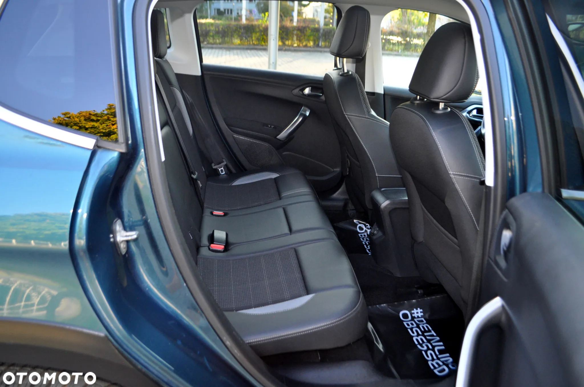 Peugeot 2008 1.6 BlueHDi Allure S&S - 19