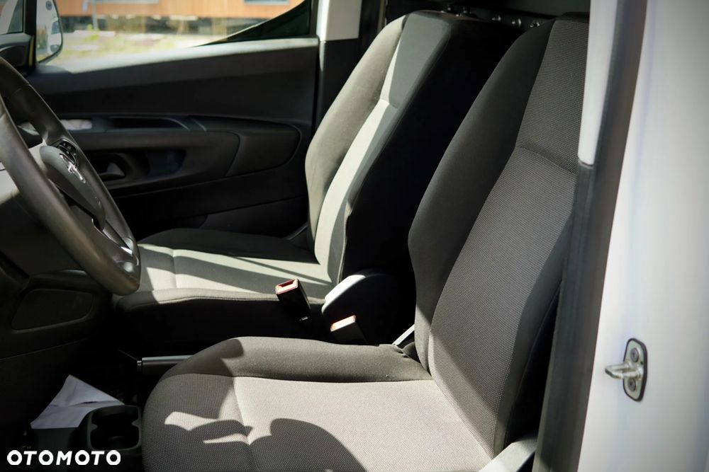 Opel Combo Van 1.2 Enjoy 110KM 4d Long - 33