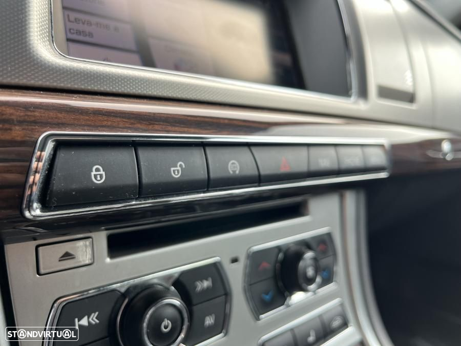 Jaguar XF Sportbrake 2.2 D Premium Luxury - 28
