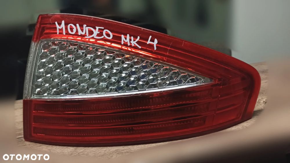 FORD MONDEO MK4 HB LAMPA PRAWA - 1