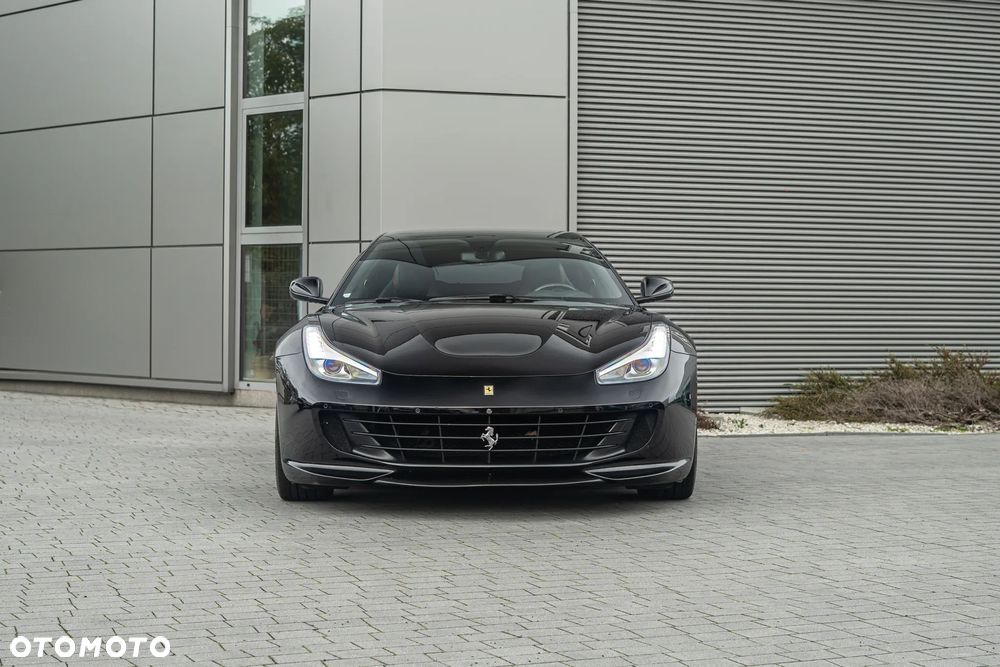 Ferrari GTC4Lusso - 8