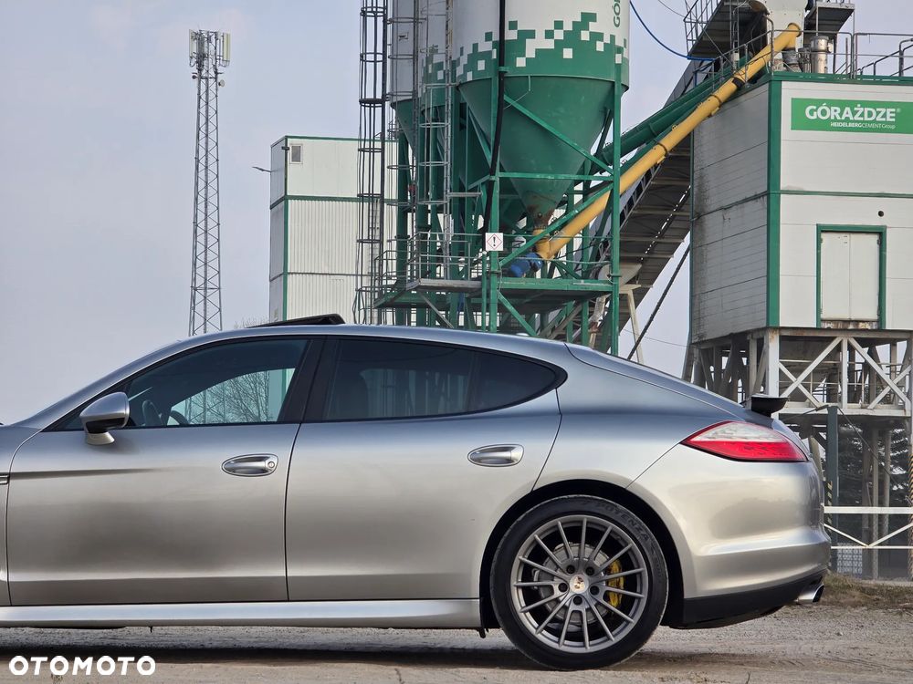 Porsche Panamera 4 PDK Edition - 3