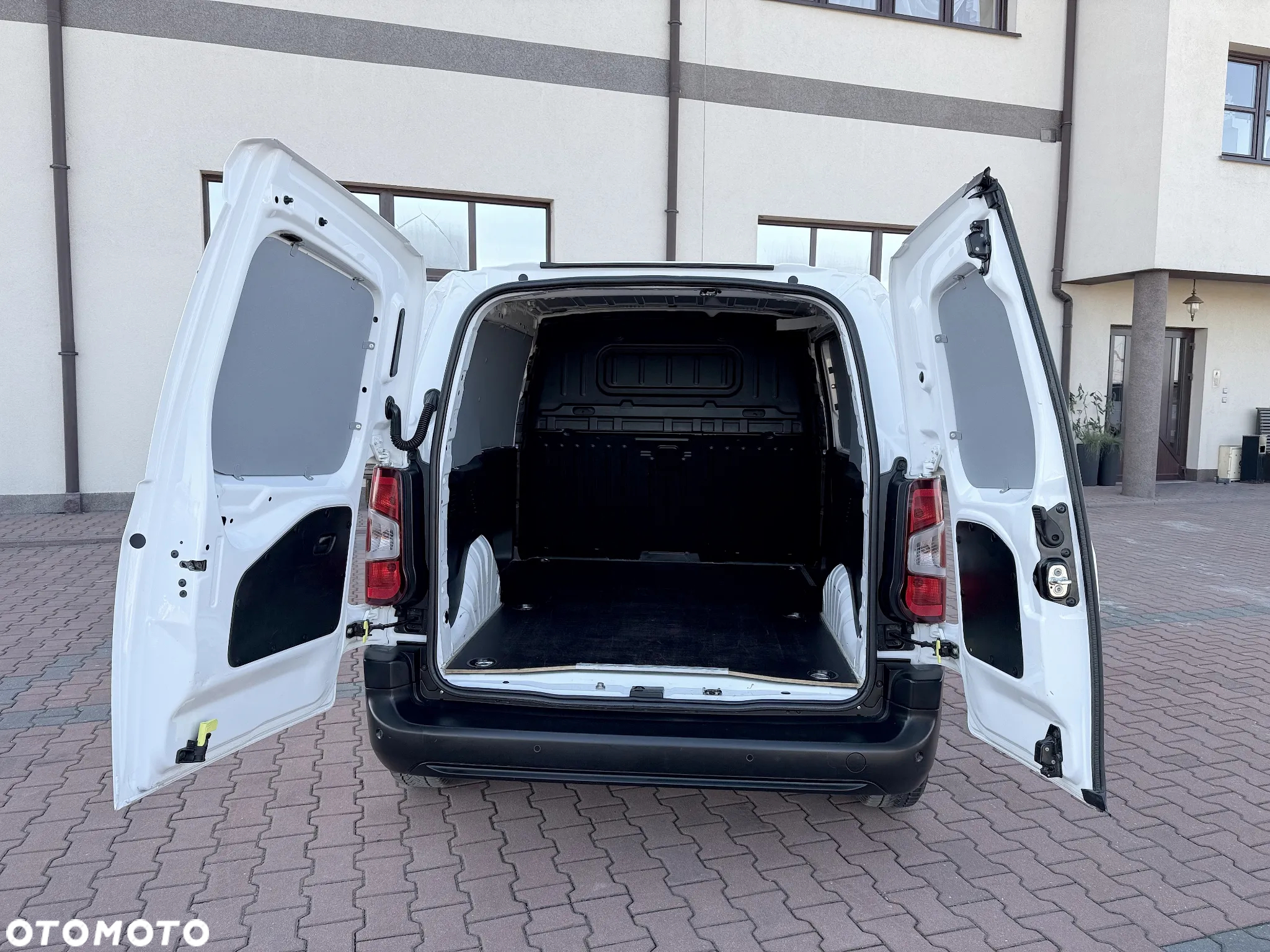 Opel COMBO - 23