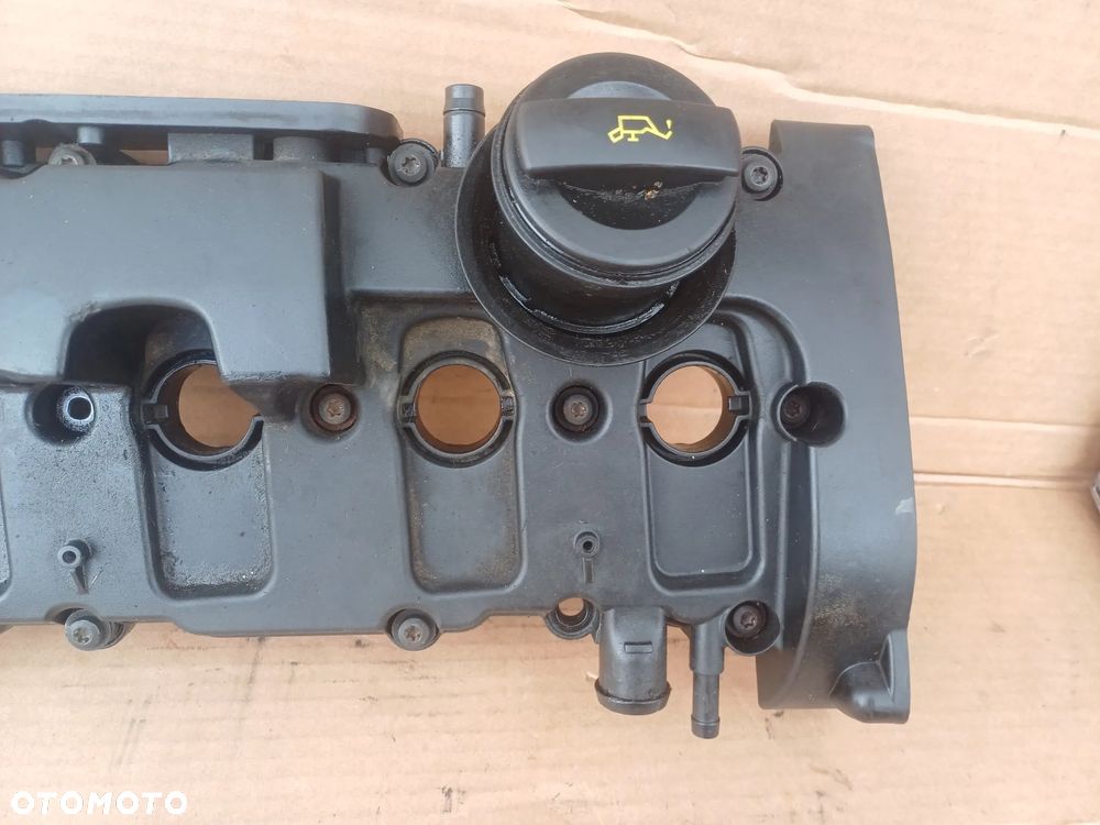Pokrywa zaworów Audi A3 8P 2.0 tfsi AXX - 3