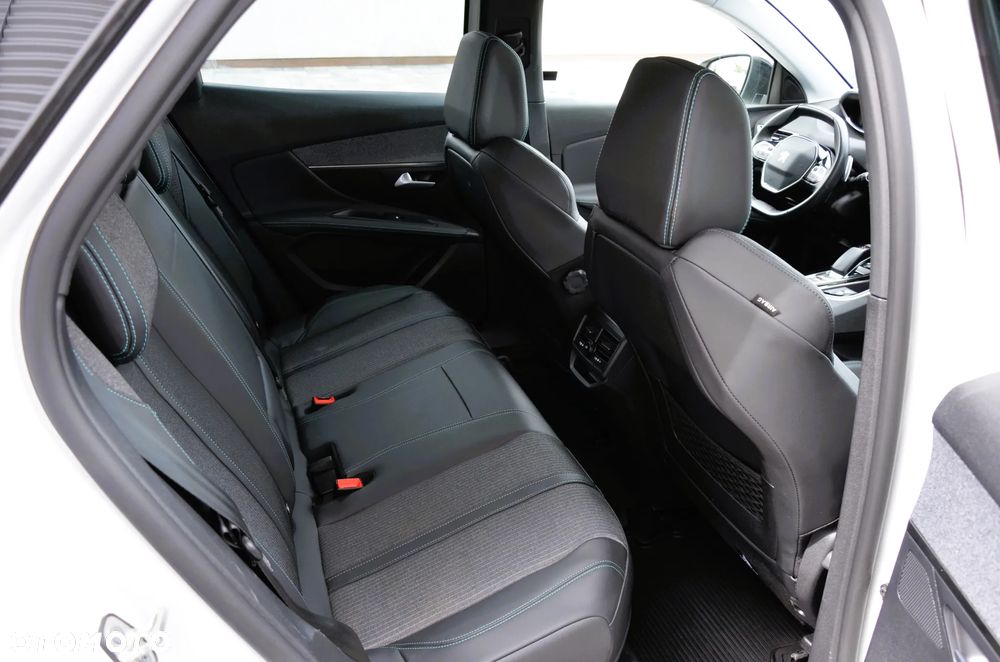 Peugeot 3008 1.6 PureTech Hybrid4 PHEV Allure S&S EAT8 - 19