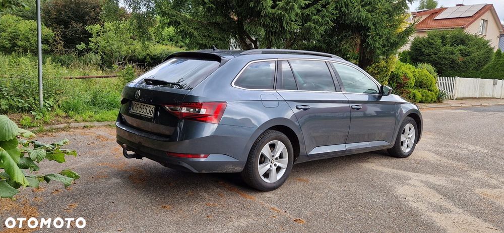 Skoda Superb 2.0 TDI DSG Ambition - 11