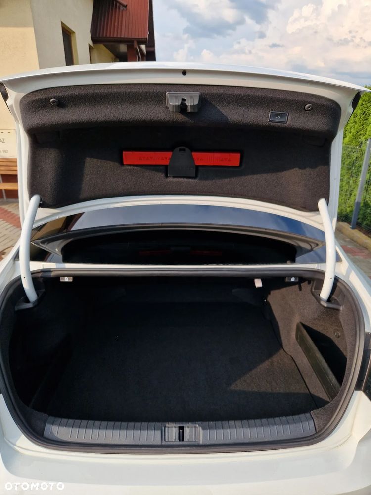 Volkswagen Passat 2.0 TSI Elegance DSG - 14
