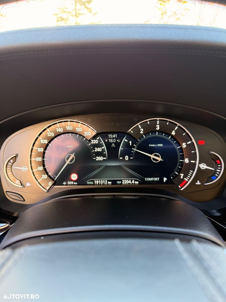 BMW Seria 5 520i AT - 9