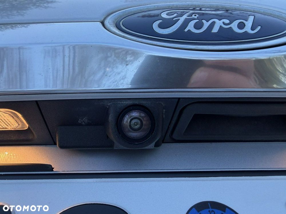Ford Mondeo - 32