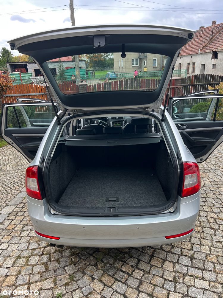 Skoda Octavia Combi 2.0 TDI DPF Elegance - 16