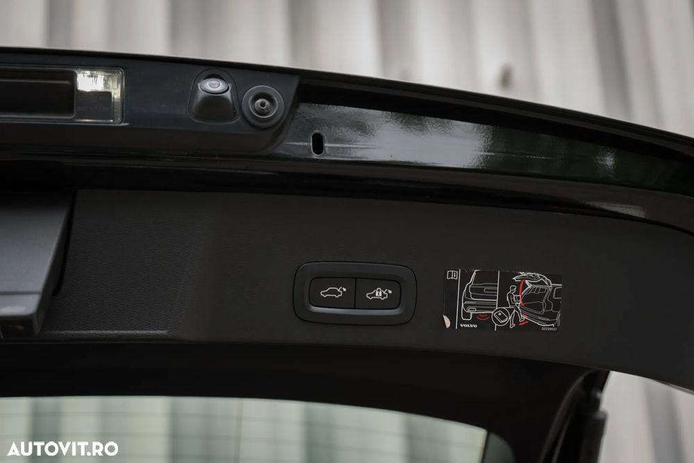 Volvo XC 40 B4 AT8 Mild Hybrid Momentum Pro - 20