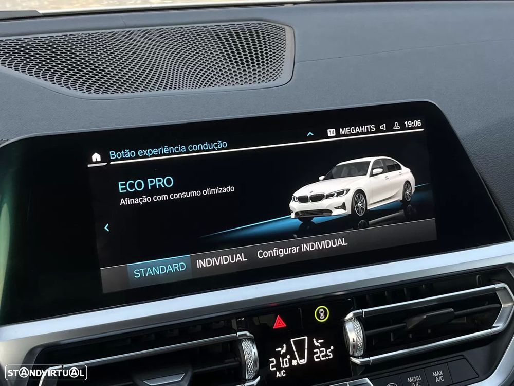 BMW 320 d Pack Desportivo M Auto - 34