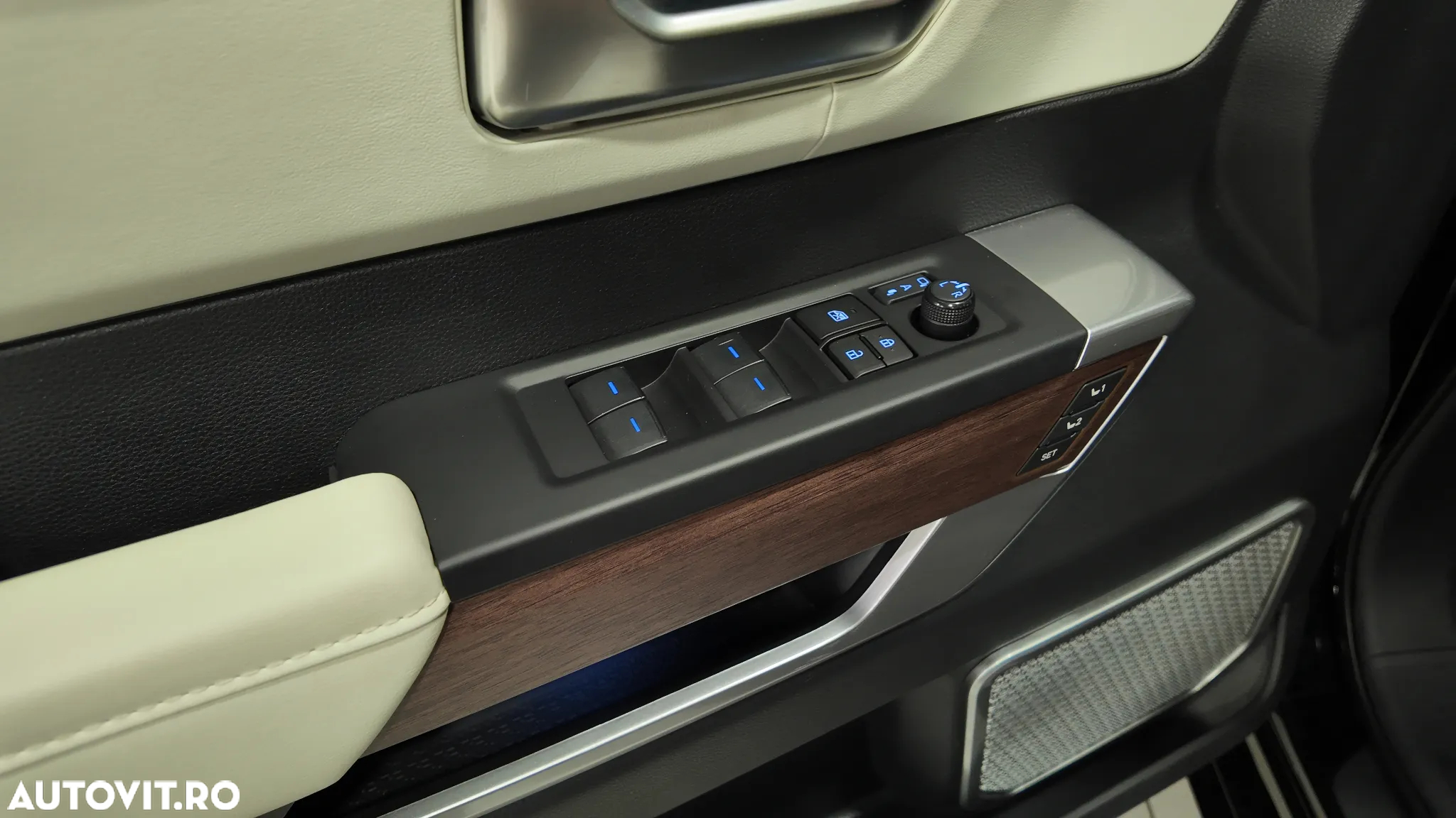 Toyota Sequoia - 22