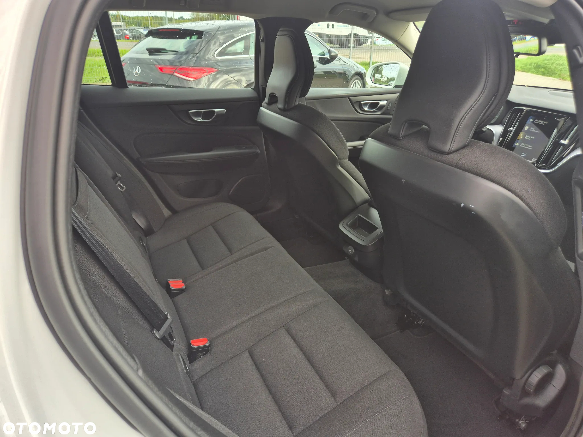 Volvo V60 B3 B DKG Momentum - 25
