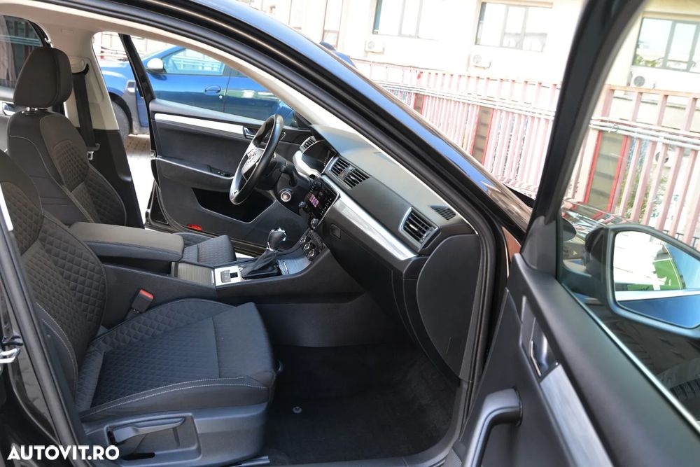 Skoda Superb 2.0 TDI DSG Ambition - 19