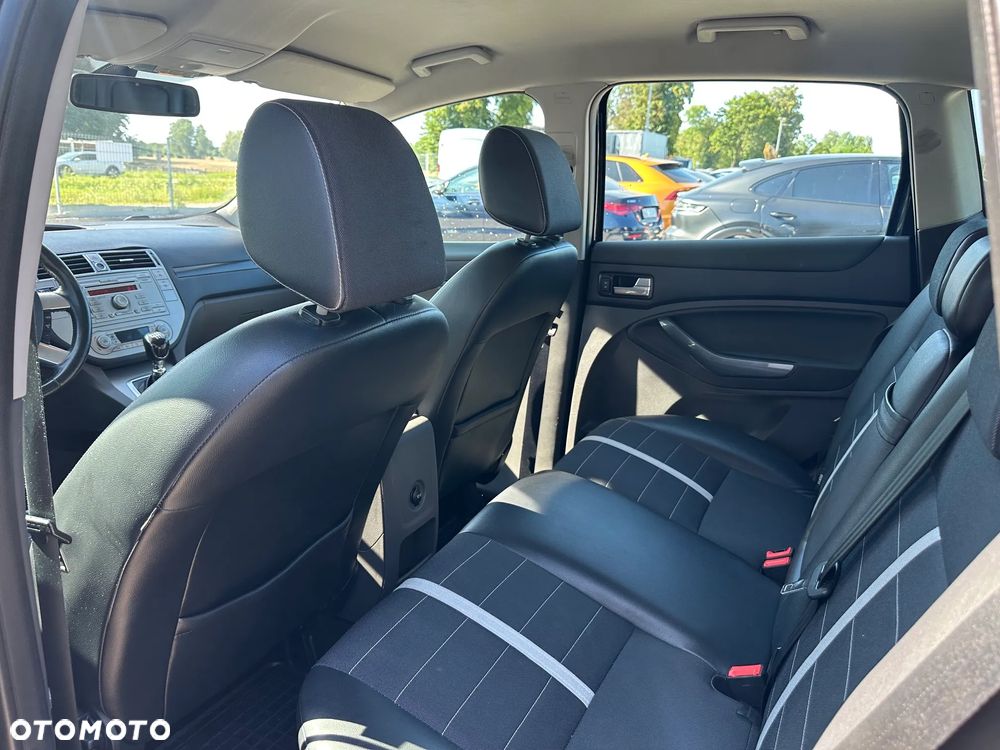 Ford Kuga - 8
