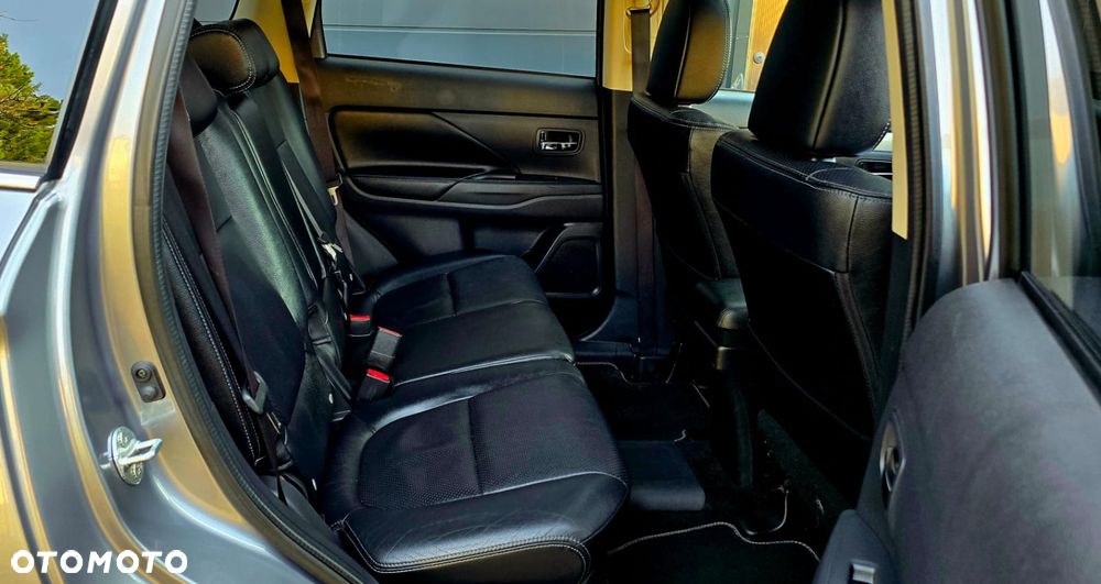 Mitsubishi Outlander 2.0 2WD CVT Invite - 32