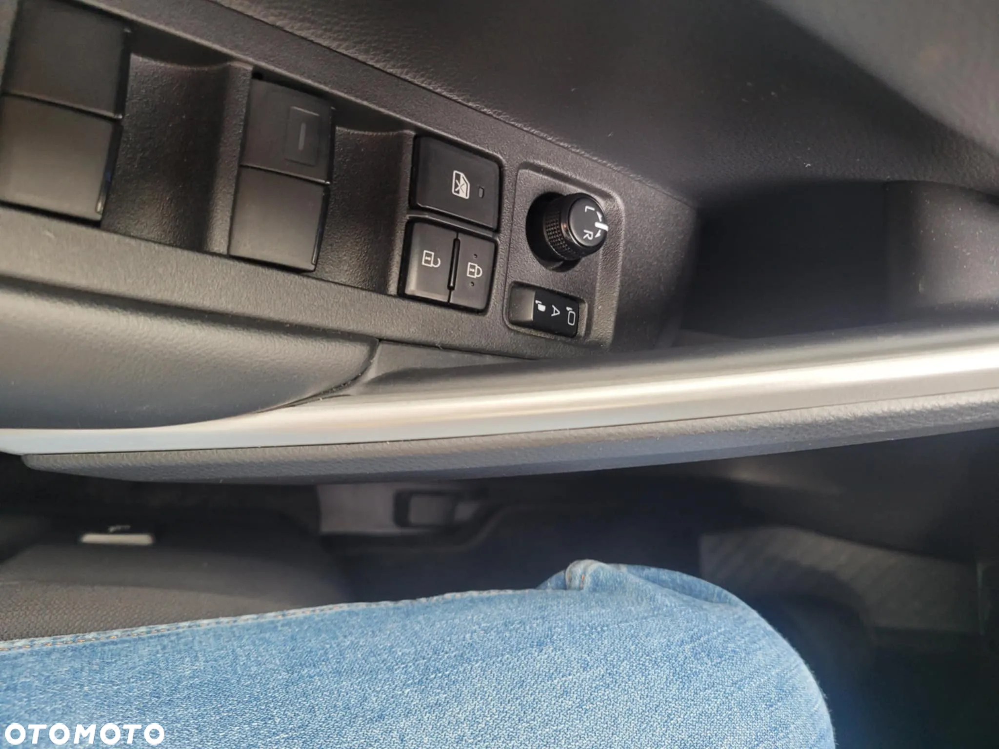 Toyota Corolla Cross 2.0 Hybrid Style AWD - 19