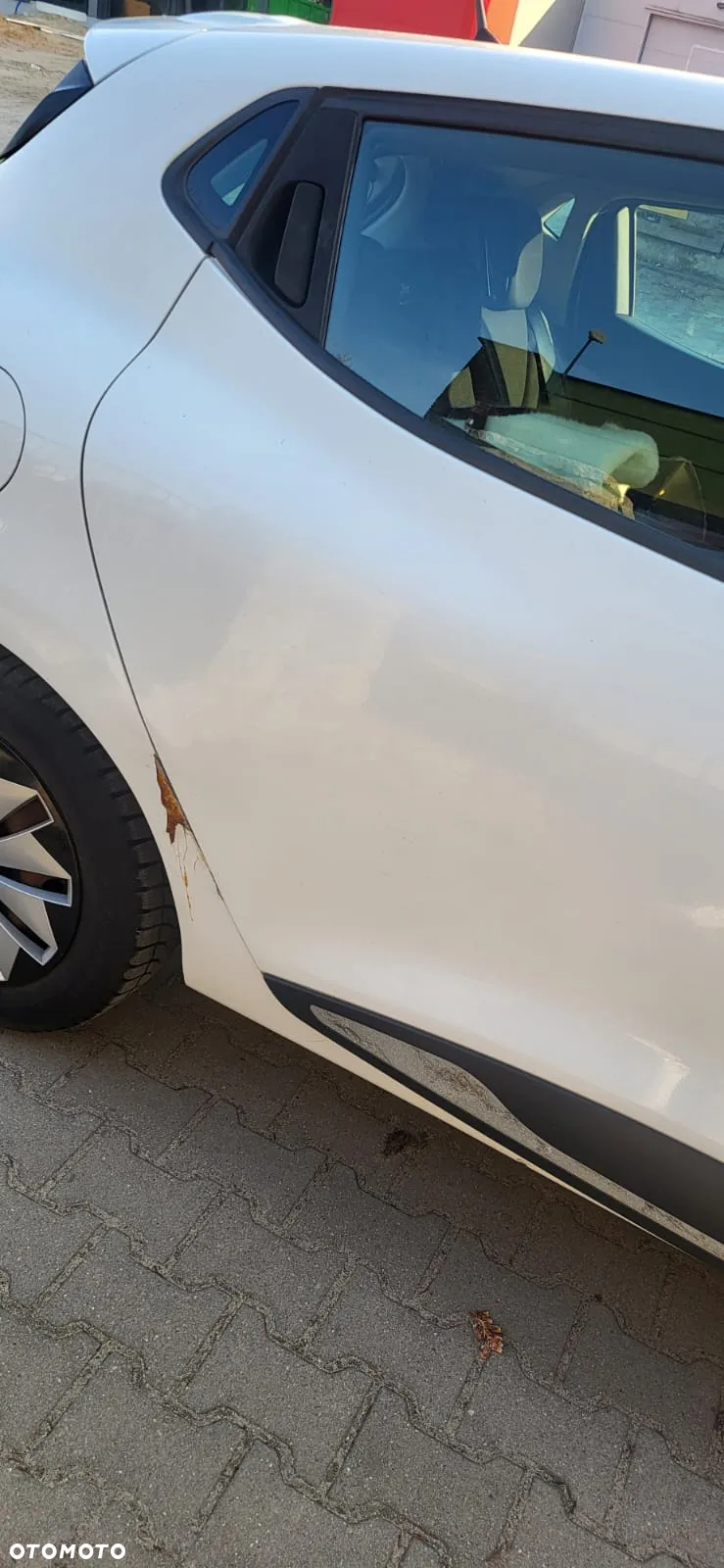 Renault Clio - 10