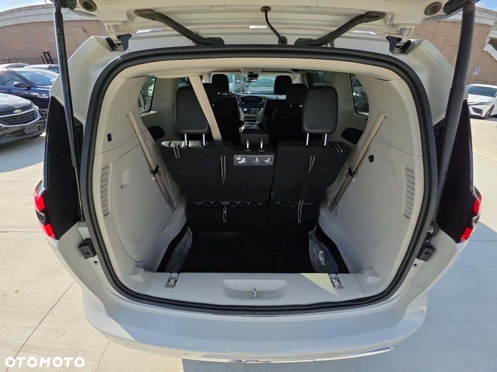 Chrysler Pacifica - 13