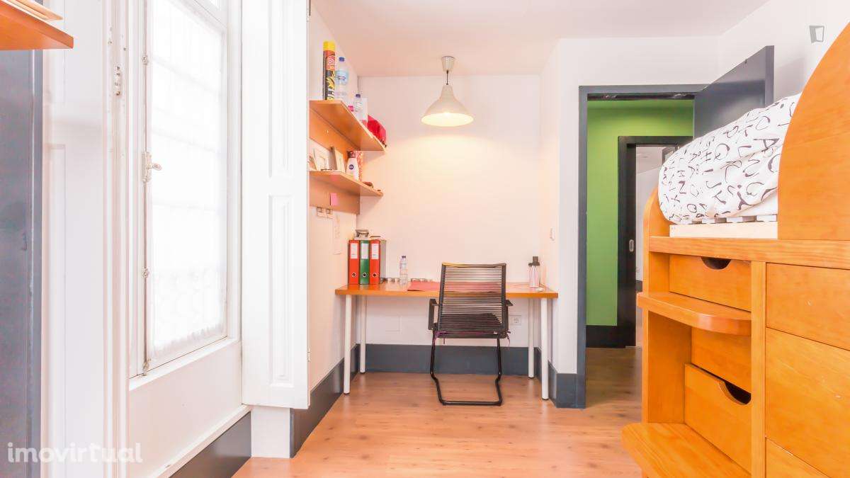 Quarto - localizado em Paranhos Porto - Grande imagem: 4/32