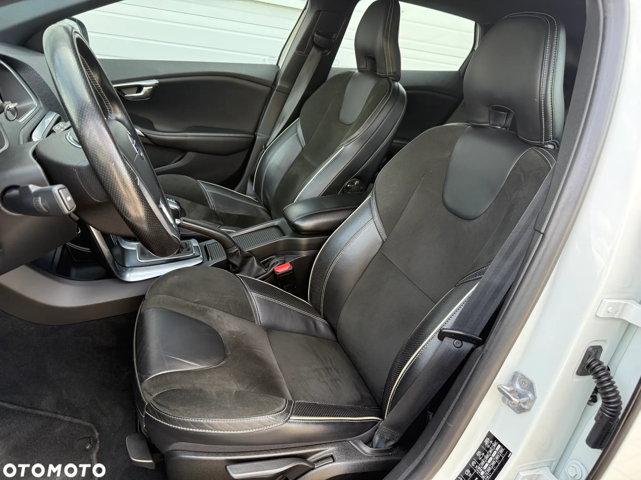 Volvo V40 D2 Drive-E R-Design Kinetic - 26
