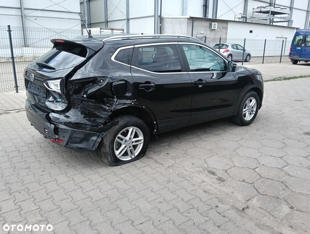 Nissan Qashqai 1.5 dCi 360 - 6