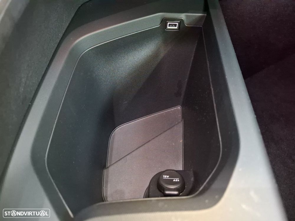 Peugeot 5008 1.2 Hybrid Allure e-DCS6 — fotografia 24