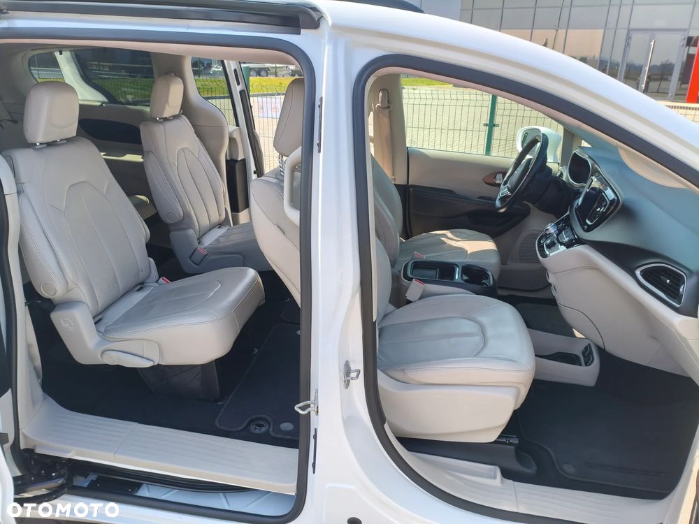 Chrysler Pacifica - 10