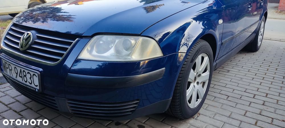 Volkswagen Passat 1.6 Basis - 2