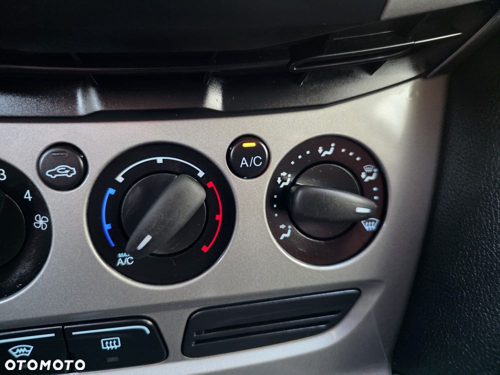 Ford Focus 1.6 Ambiente - 18