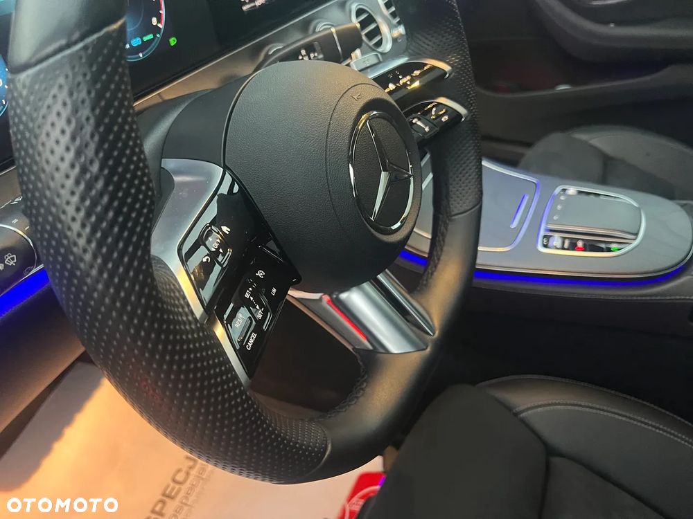 Mercedes-Benz Klasa E 200 4-Matic 9G-TRONIC - 17
