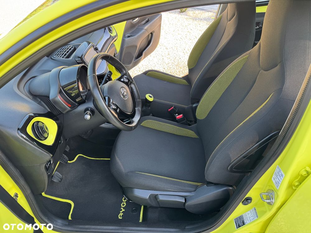 Toyota Aygo x mit x-business Paket - 27