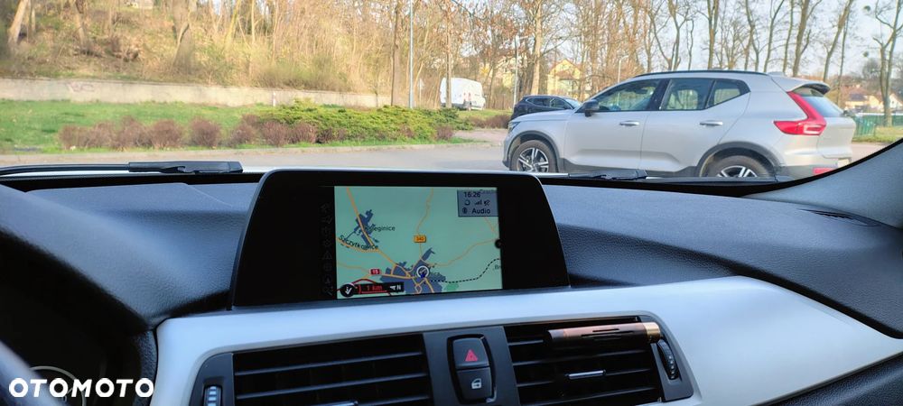 BMW Seria 3 318d - 15